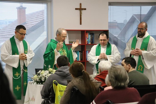 Biskup Radoš pohodio korisnike Doma Lekić u Varaždinu 